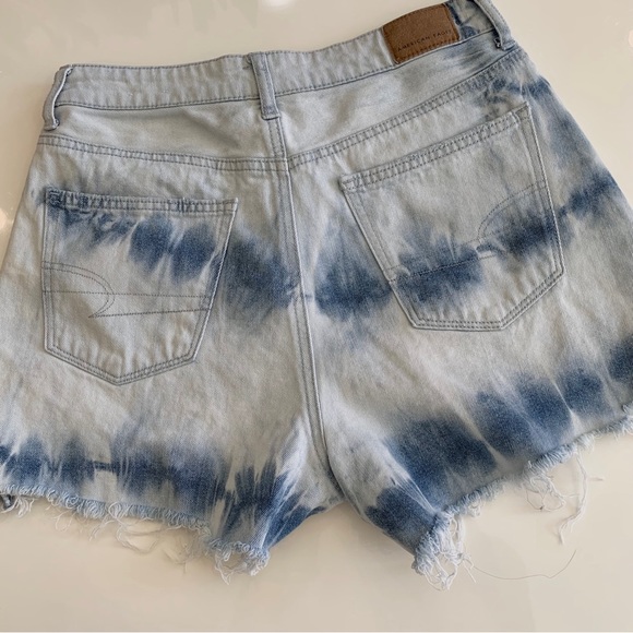 AMERICAN EAGLE OUTFITTERS TIE DYE HIGH-WAIST FRAYED HEM DESTRESS MOM SHORTS - Picture 13 of 16